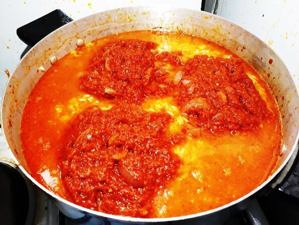 cooking jollof rice