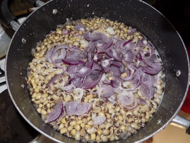 To Prepare Beans Porridge With Unripe Plantain - To Prepare Beans Porridge With Unripe Plantain Unripe Plantain Porridge / Garnished with ponmo, fresh fish and lots of onions and vegetables, this meal is a great choice for anybody.