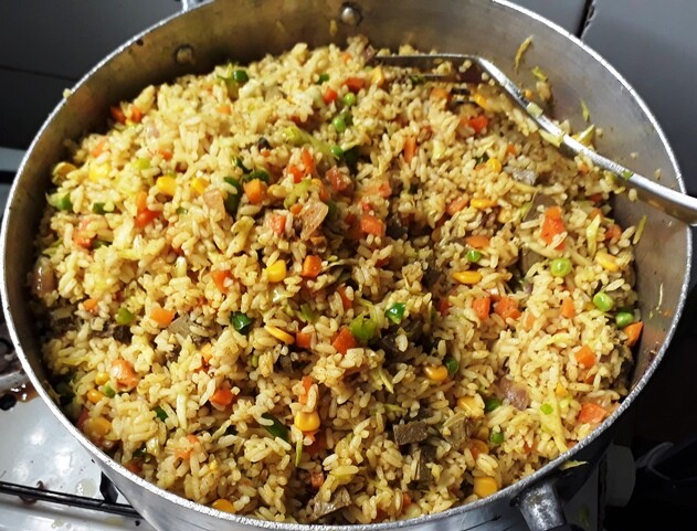 https://allnigerianfoods.com/wp-content/uploads/pot-of-fried-rice.jpg