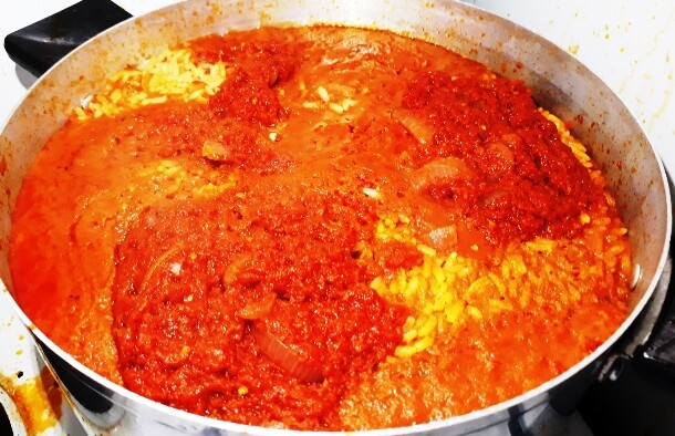 pot of jollof rice